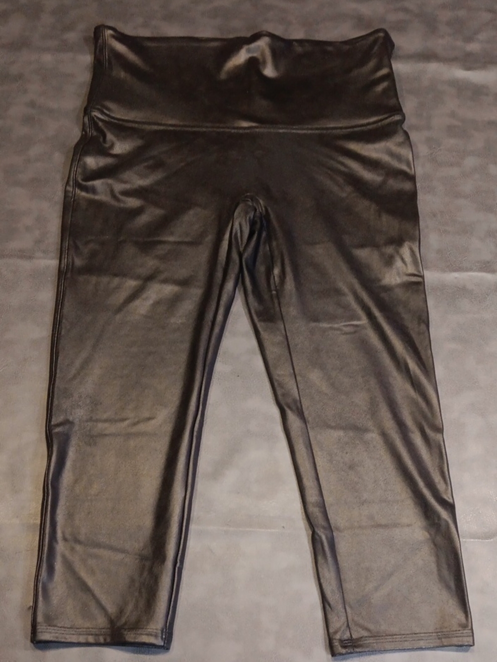 SPANX Textured High Waisted Faux Leather Cropped Capri Leggings